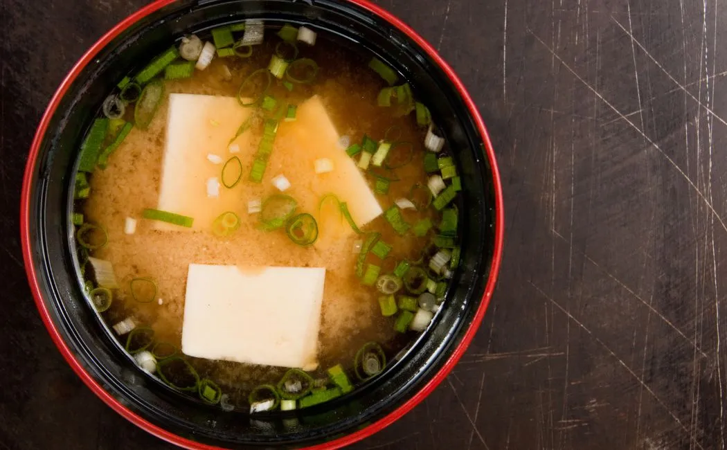 Zupa Miso z tofu – harmonia smaków prosto z Japonii