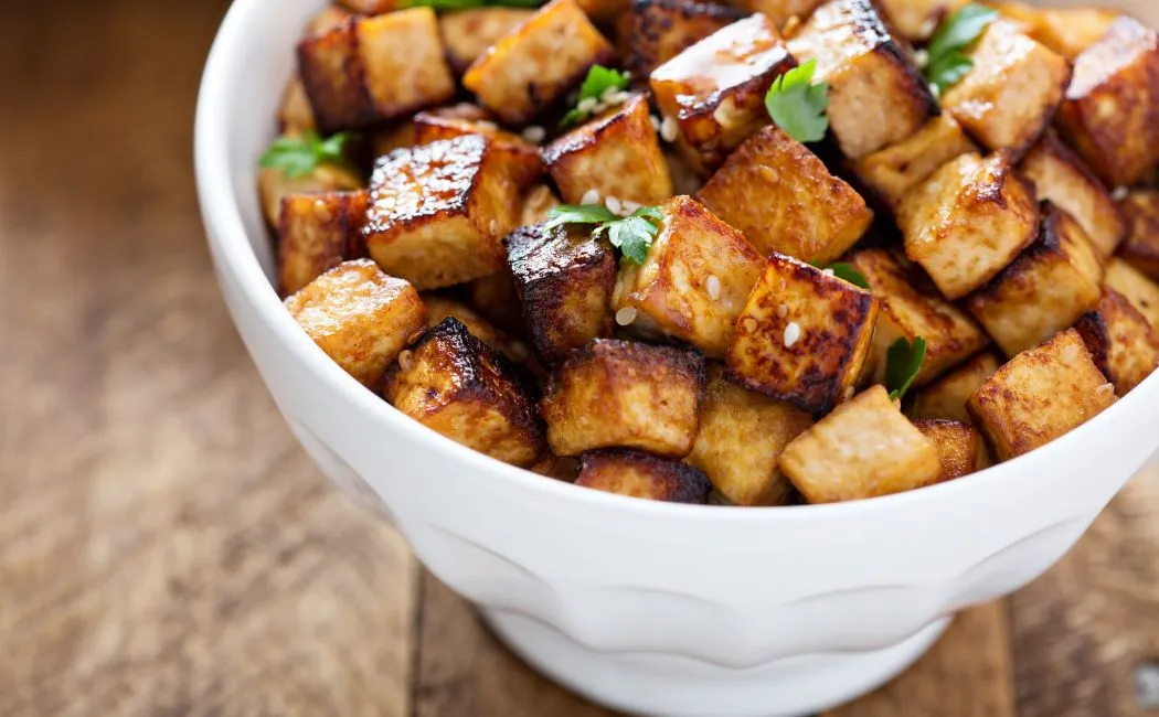 Tofu w kuchni: Jak jeść i z czym łączyć?